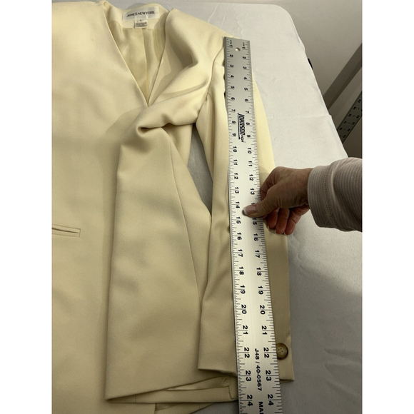 Womans Jones NY Size 8 Ivory Blazer Lined One Button Padded Shoulders - Picture 7 of 8